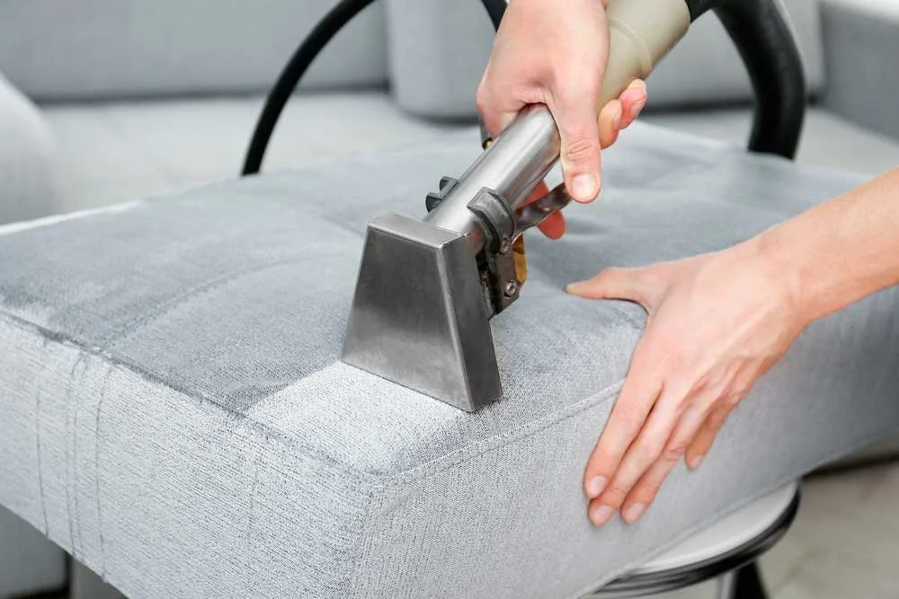 Higienização profissional de estofado WR Clean